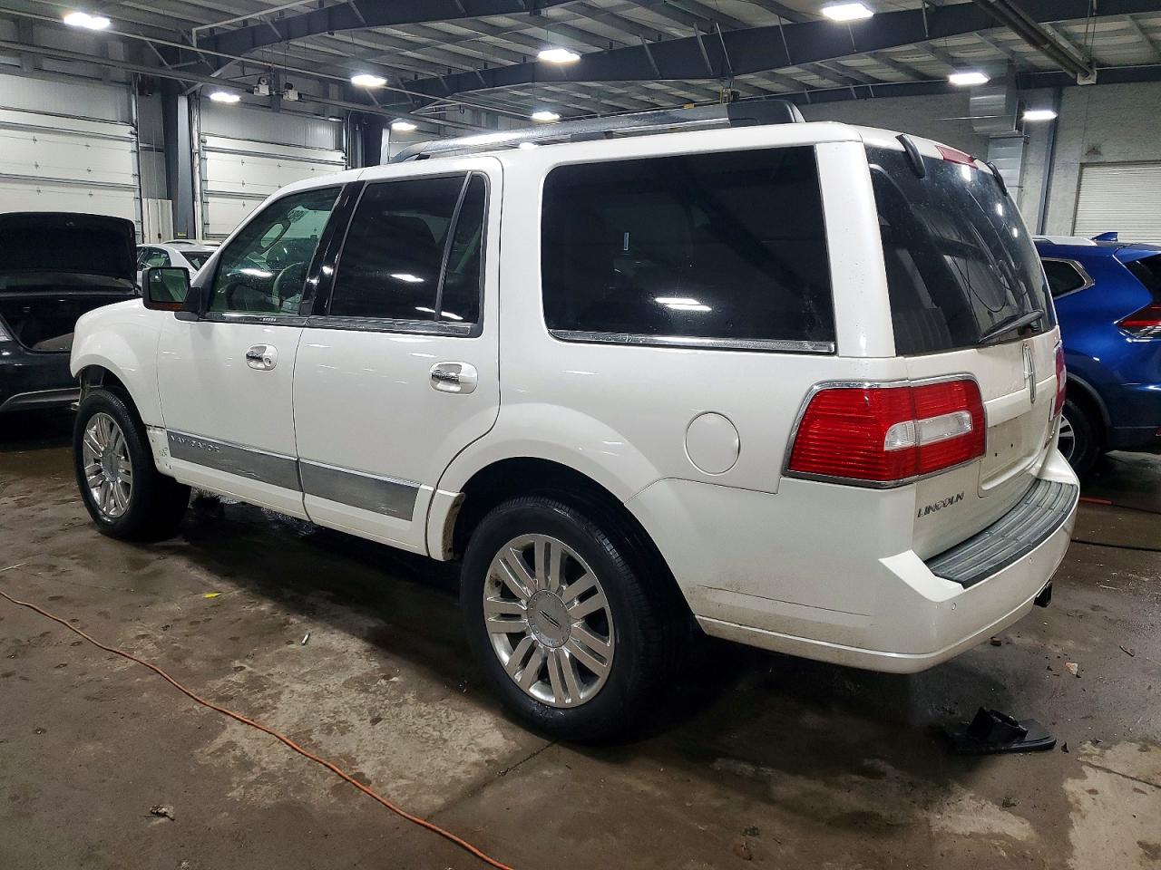 2012 LINCOLN NAVIGATOR photo 2