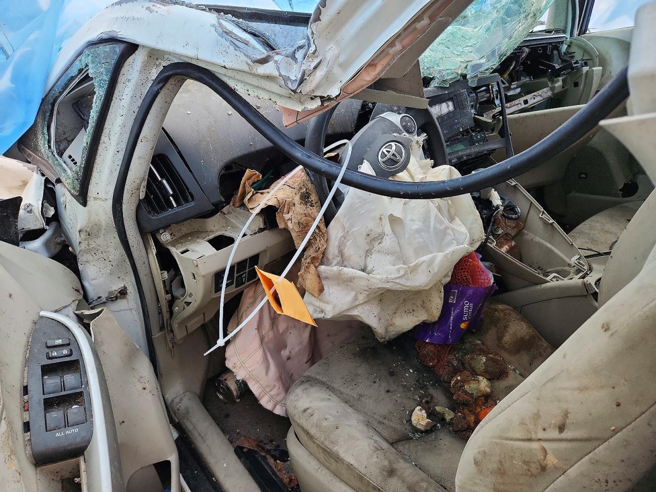 2011 TOYOTA PRIUS photo 22