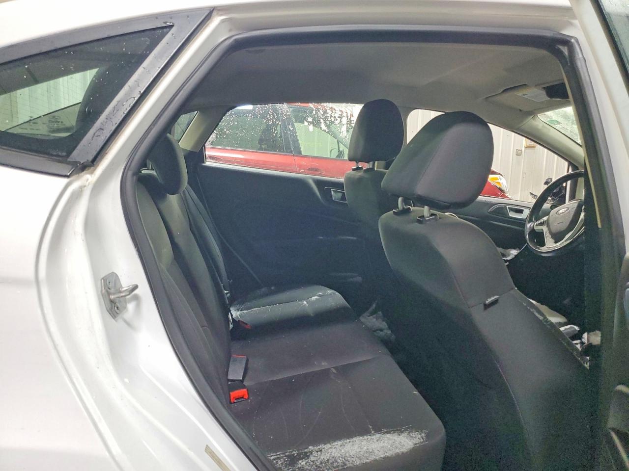 2015 FORD FIESTA SE photo 10