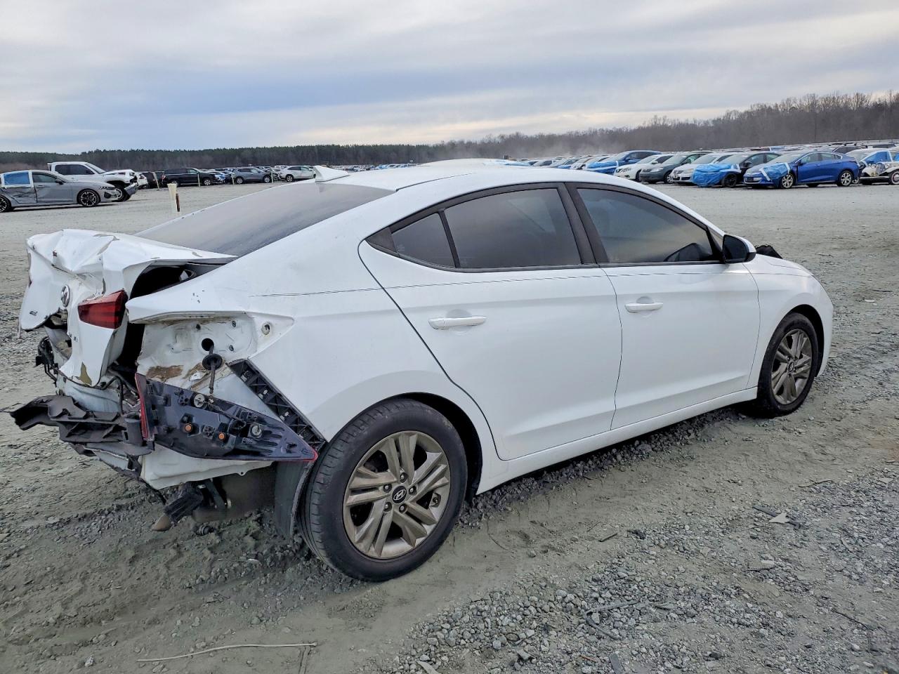 2019 HYUNDAI ELANTRA SEL photo 3