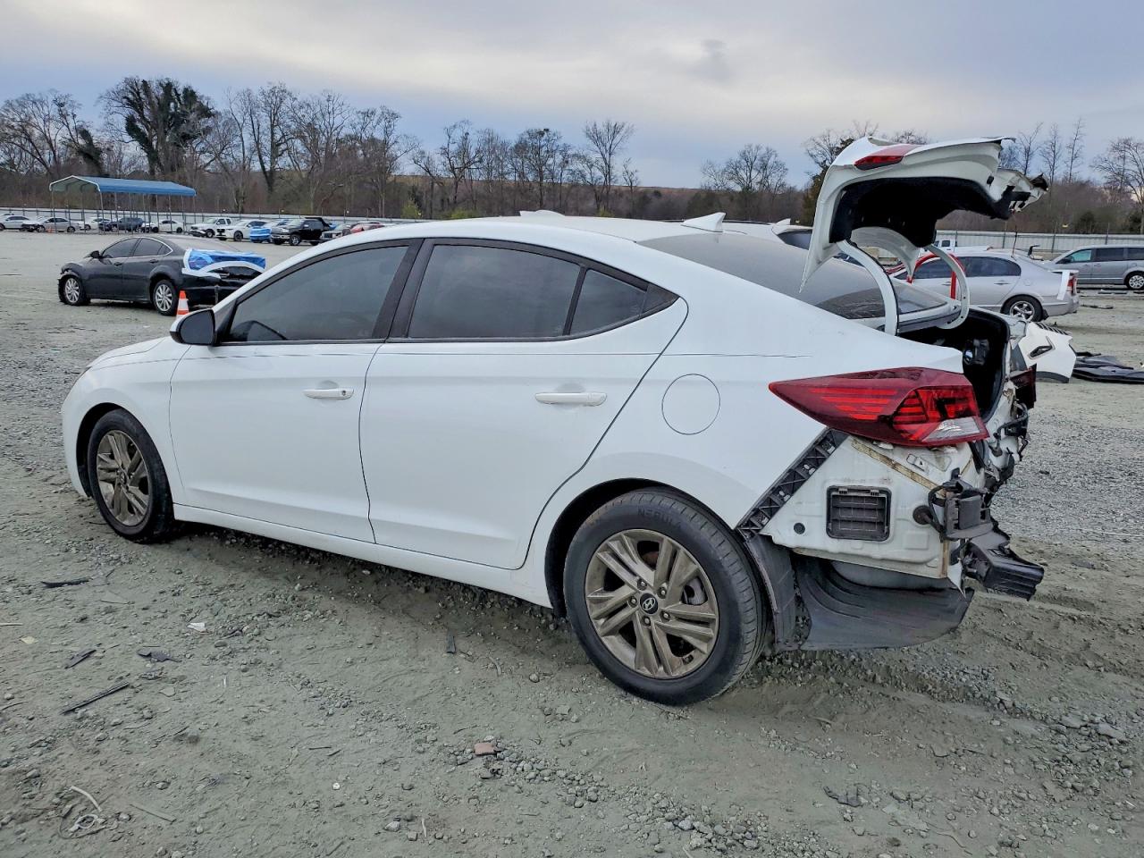 2019 HYUNDAI ELANTRA SEL photo 2