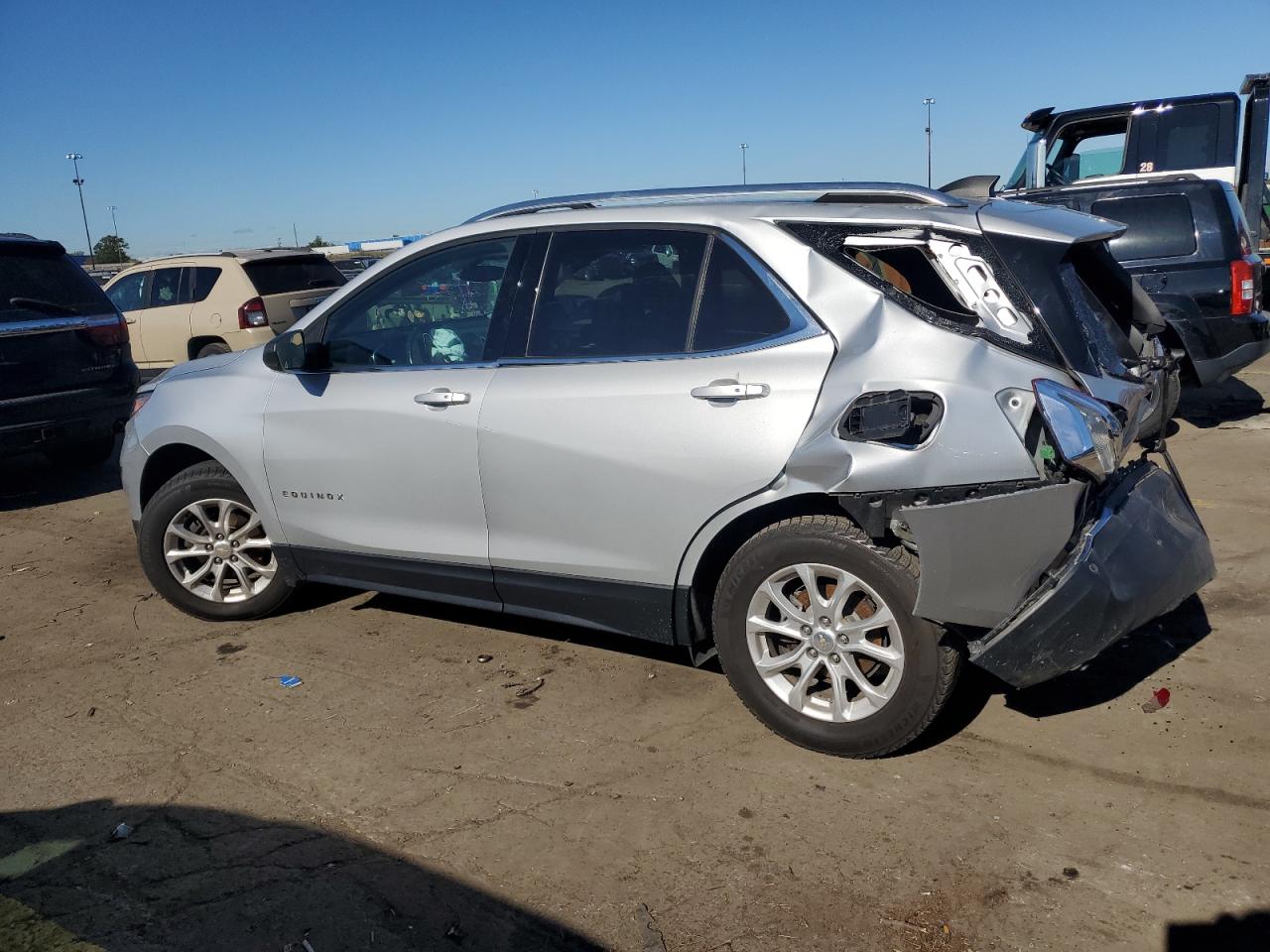 2018 CHEVROLET EQUINOX LT photo 2