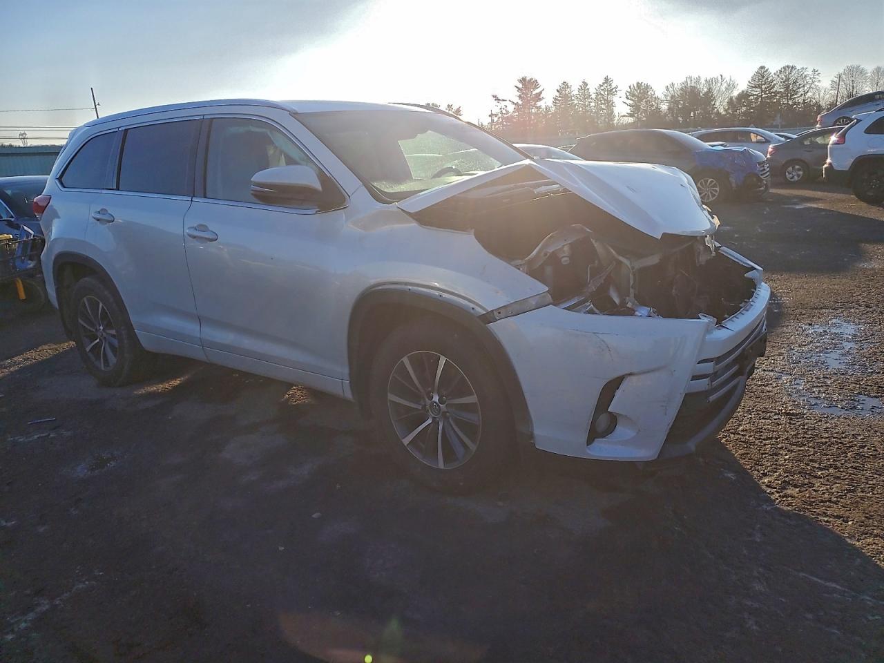2017 TOYOTA HIGHLANDER SE photo 4