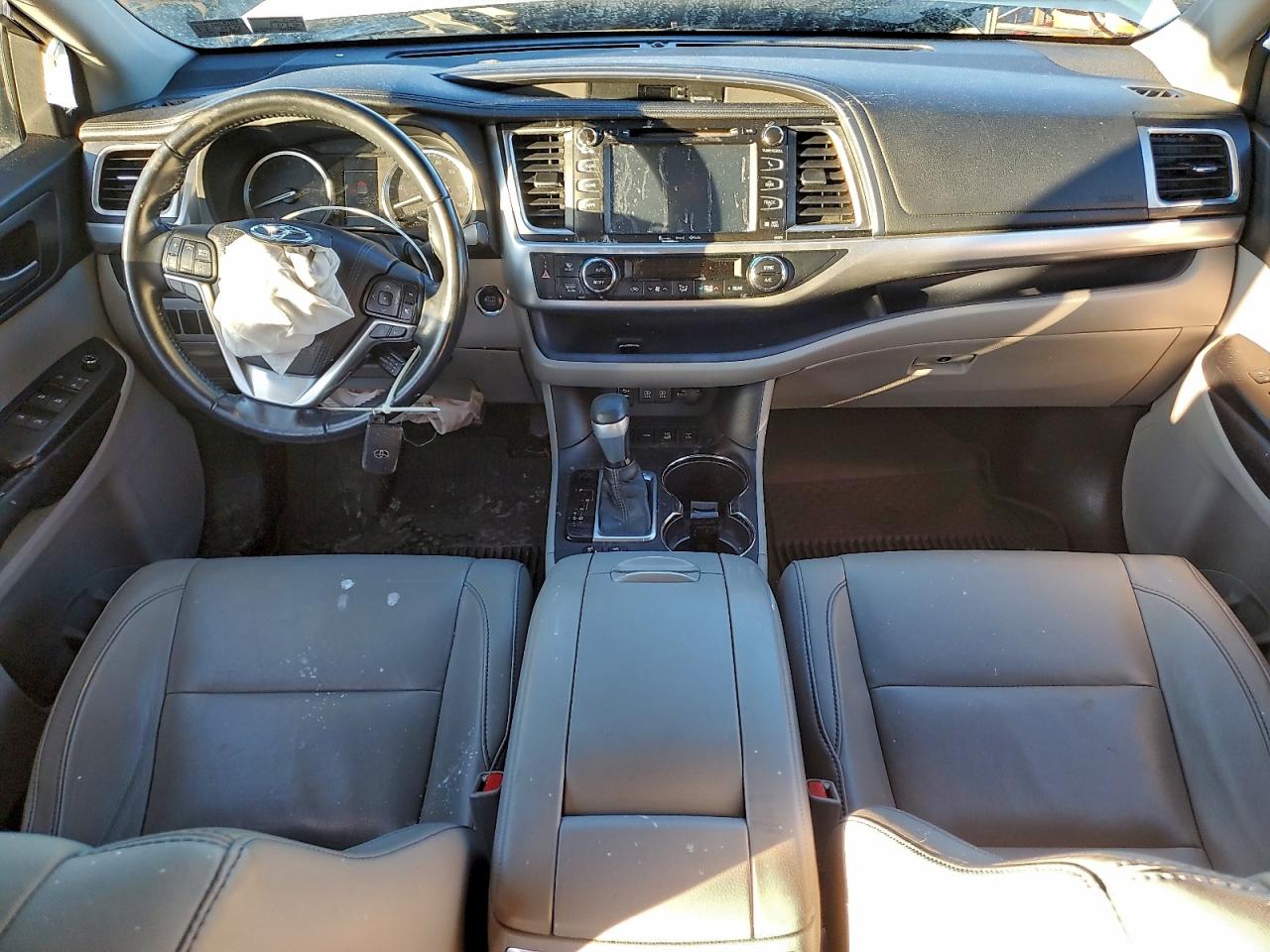 2017 TOYOTA HIGHLANDER SE photo 8