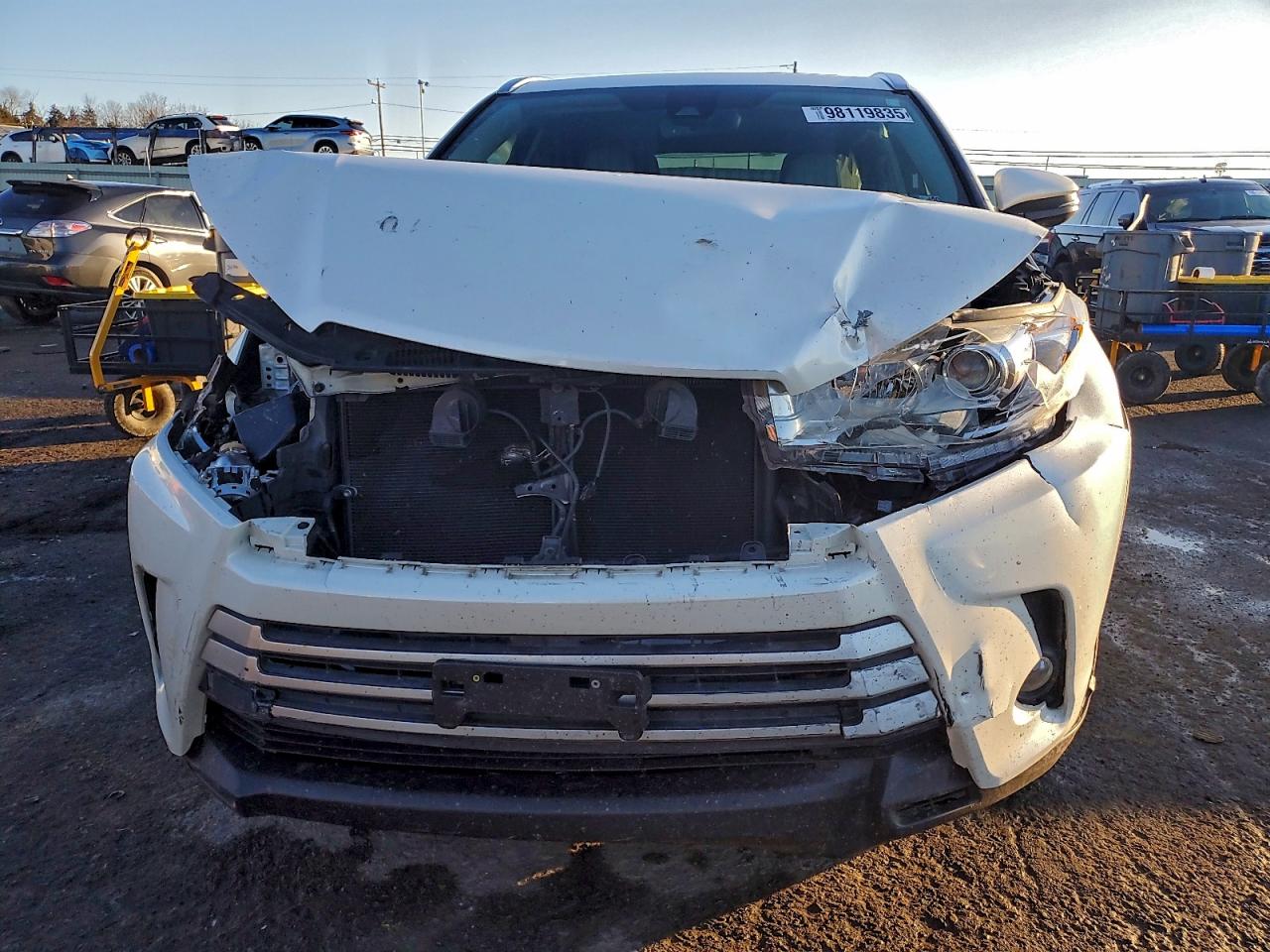 2017 TOYOTA HIGHLANDER SE photo 5