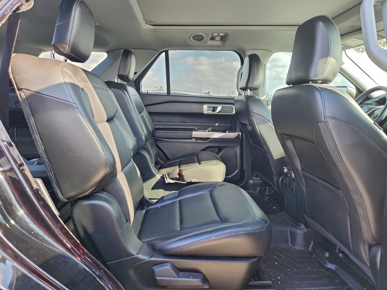 2023 FORD EXPLORER XLT photo 10