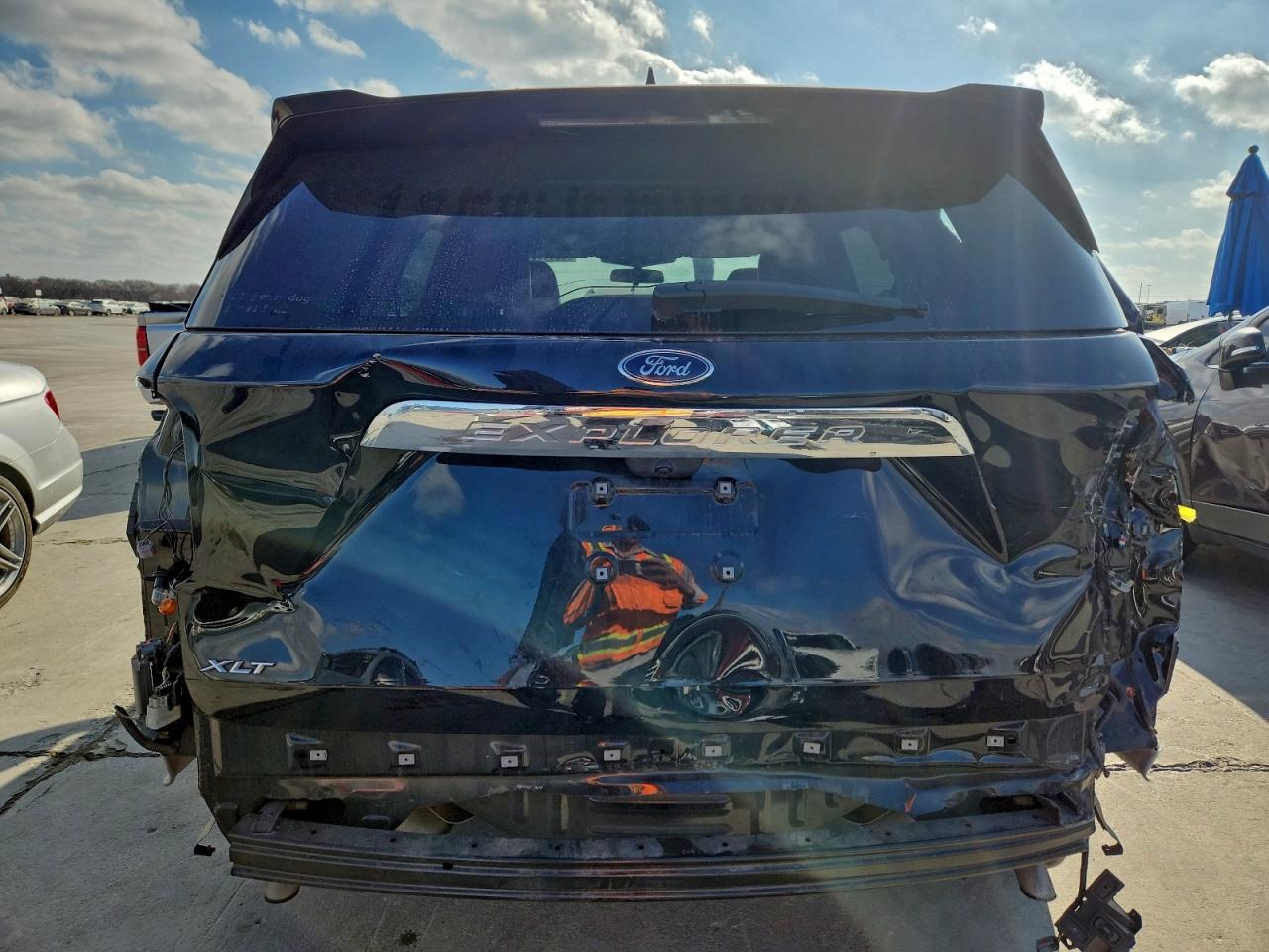 2023 FORD EXPLORER XLT photo 6