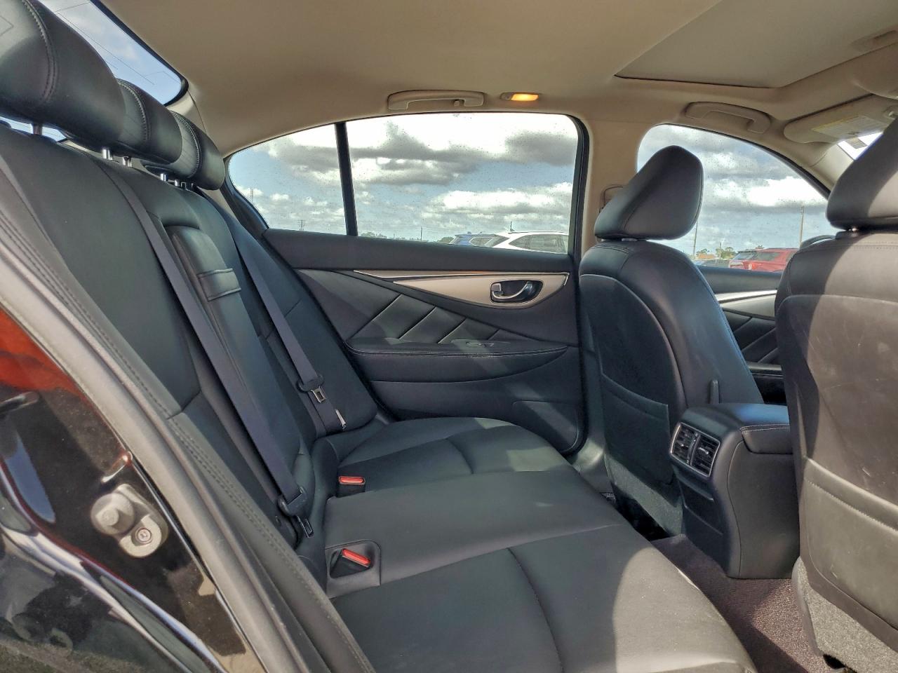 2018 INFINITI Q50 LUXE photo 10