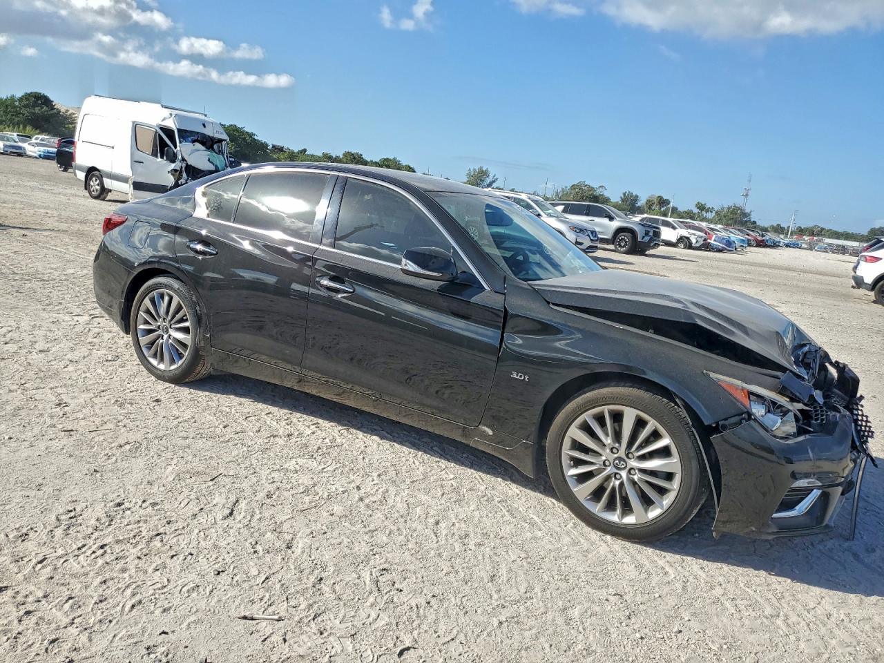 2018 INFINITI Q50 LUXE photo 4