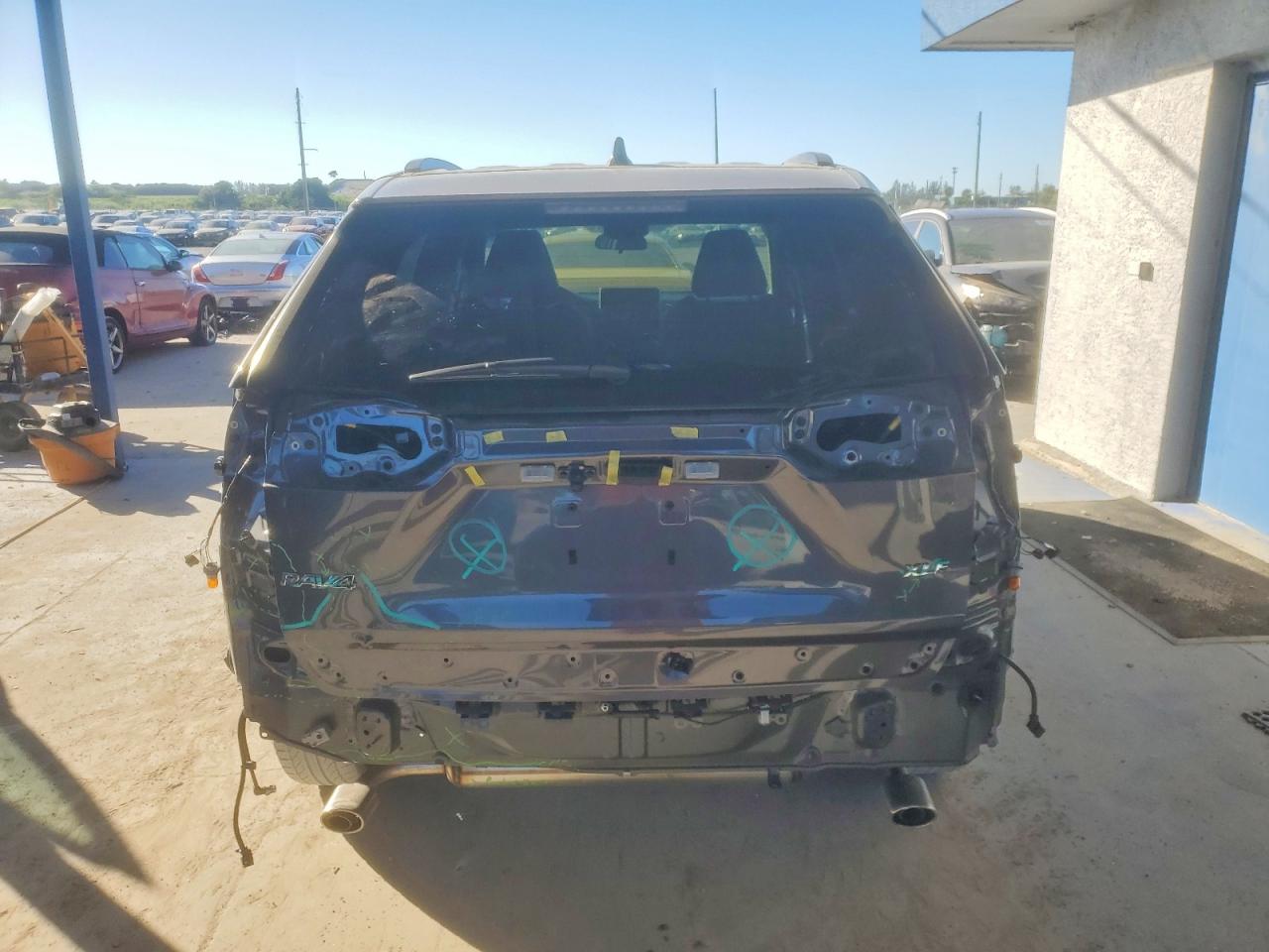 2025 TOYOTA RAV4 XLE PREMIUM photo 6