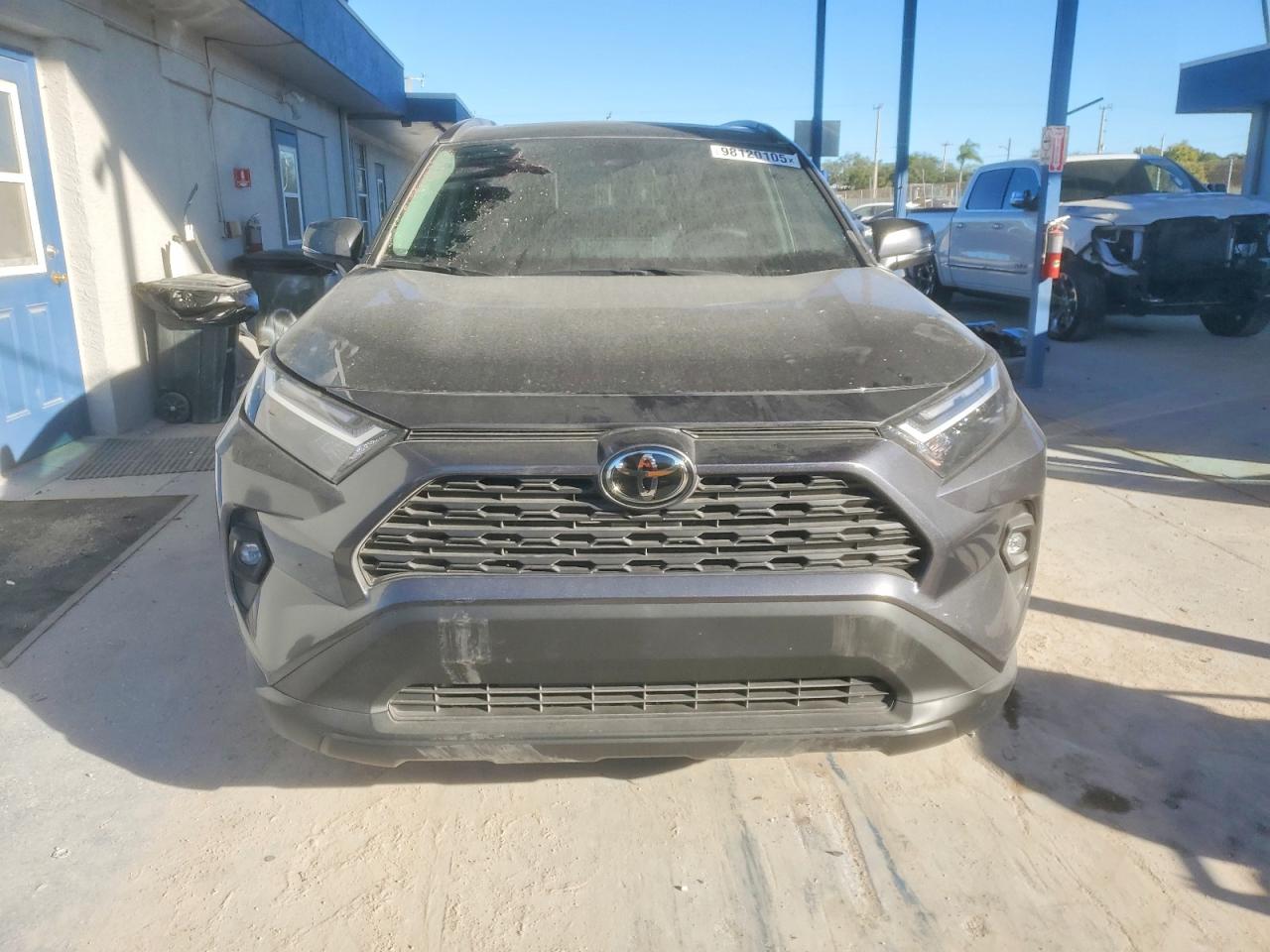 2025 TOYOTA RAV4 XLE PREMIUM photo 5