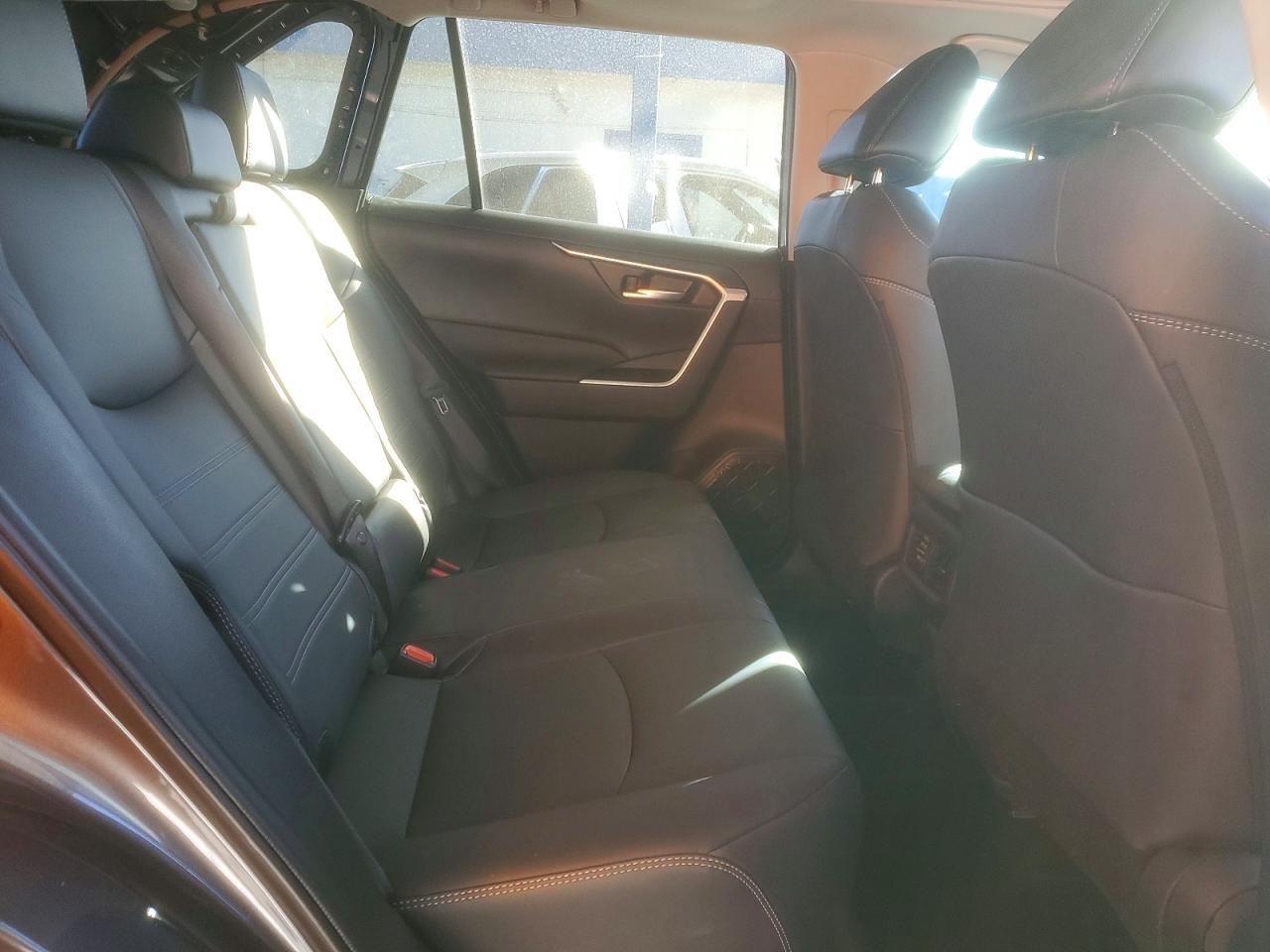 2025 TOYOTA RAV4 XLE PREMIUM photo 11