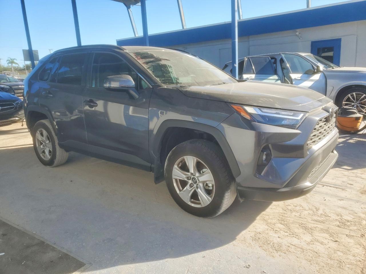 2025 TOYOTA RAV4 XLE PREMIUM photo 4