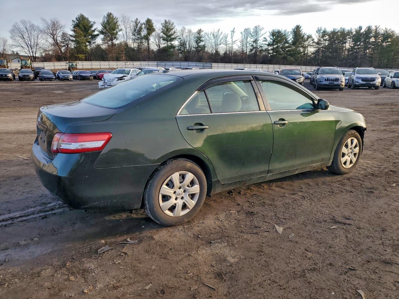 2011 TOYOTA CAMRY BASE photo 3