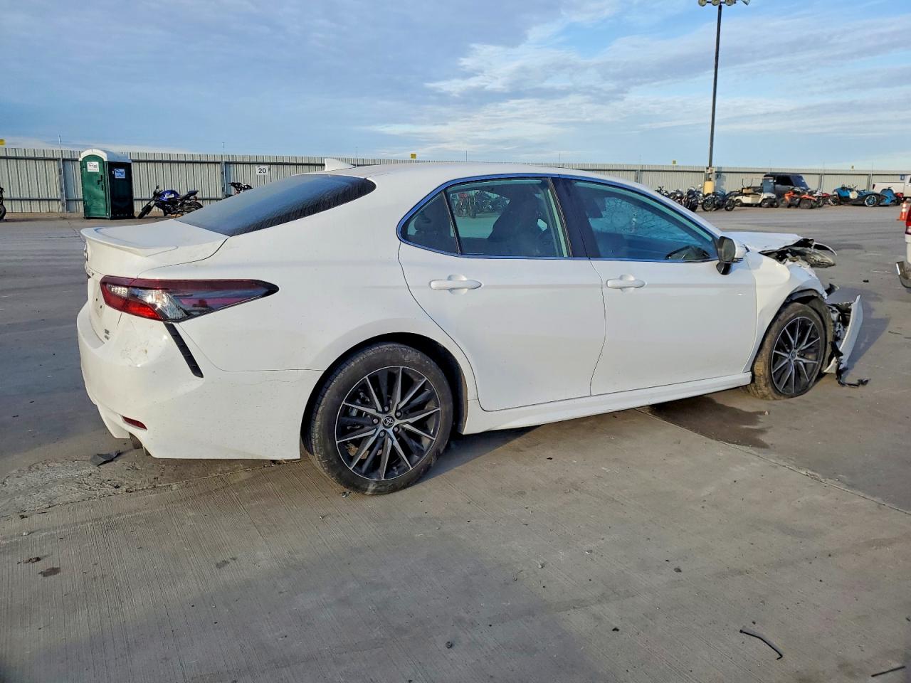 2024 TOYOTA CAMRY photo 3