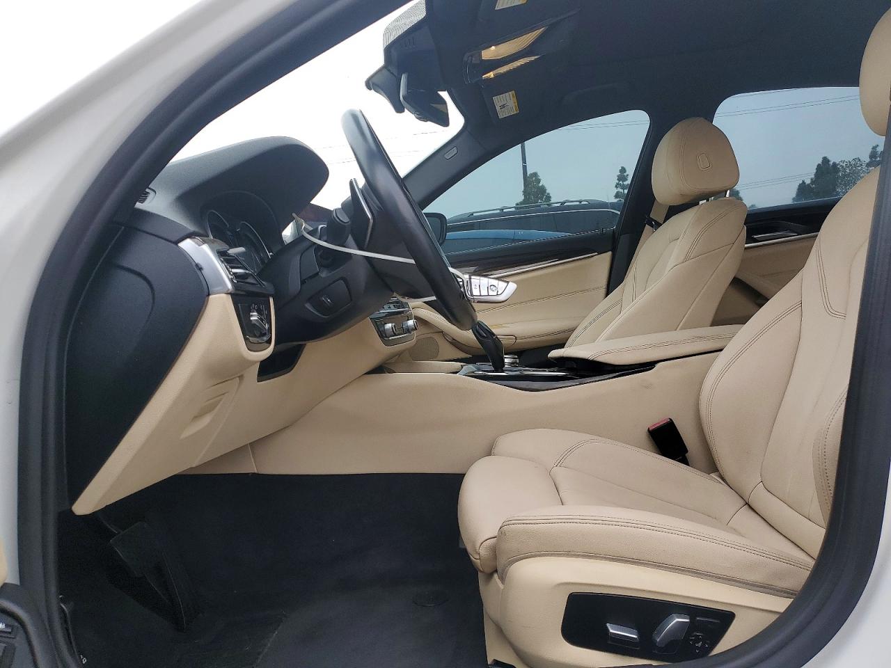 2019 BMW 530E photo 7
