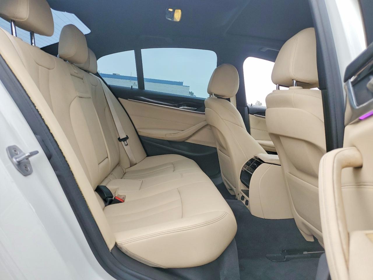 2019 BMW 530E photo 10
