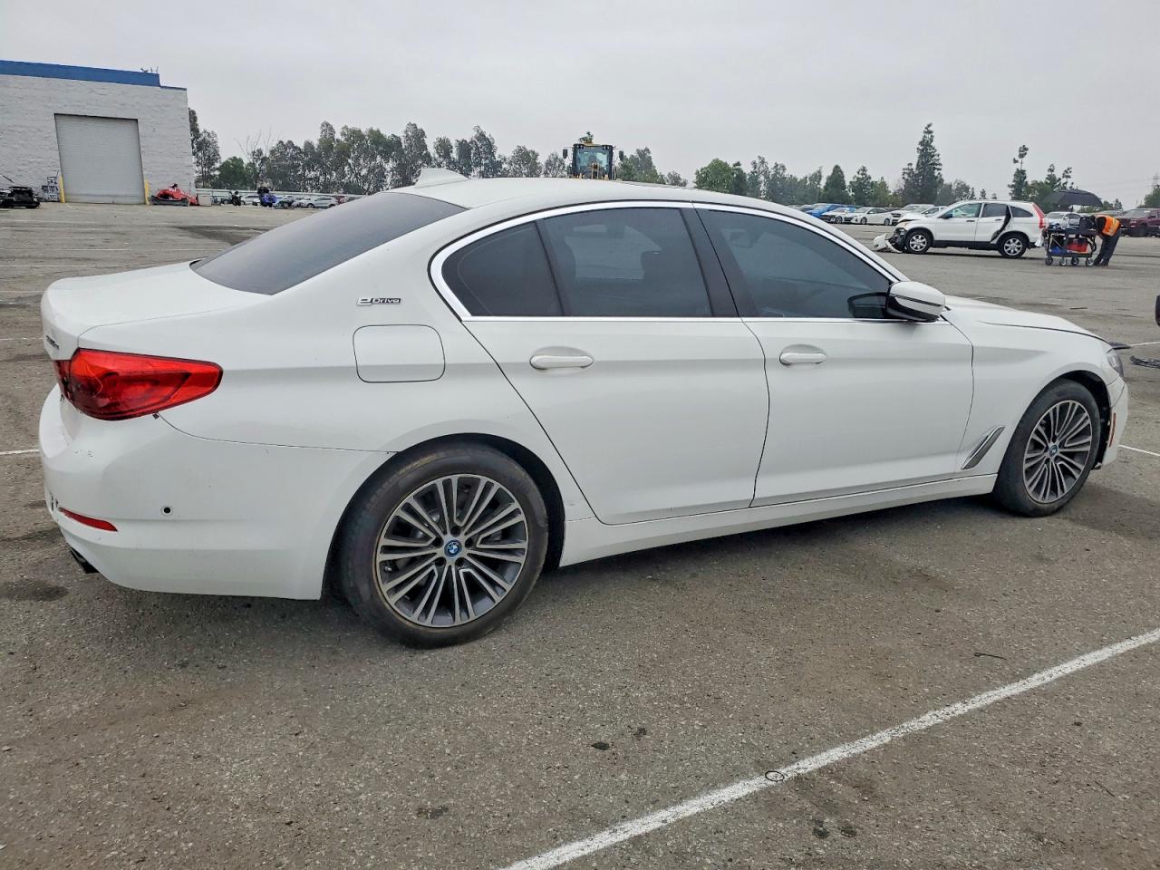 2019 BMW 530E photo 3