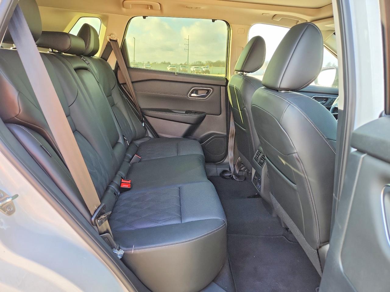 2025 NISSAN ROGUE PLATINUM photo 11