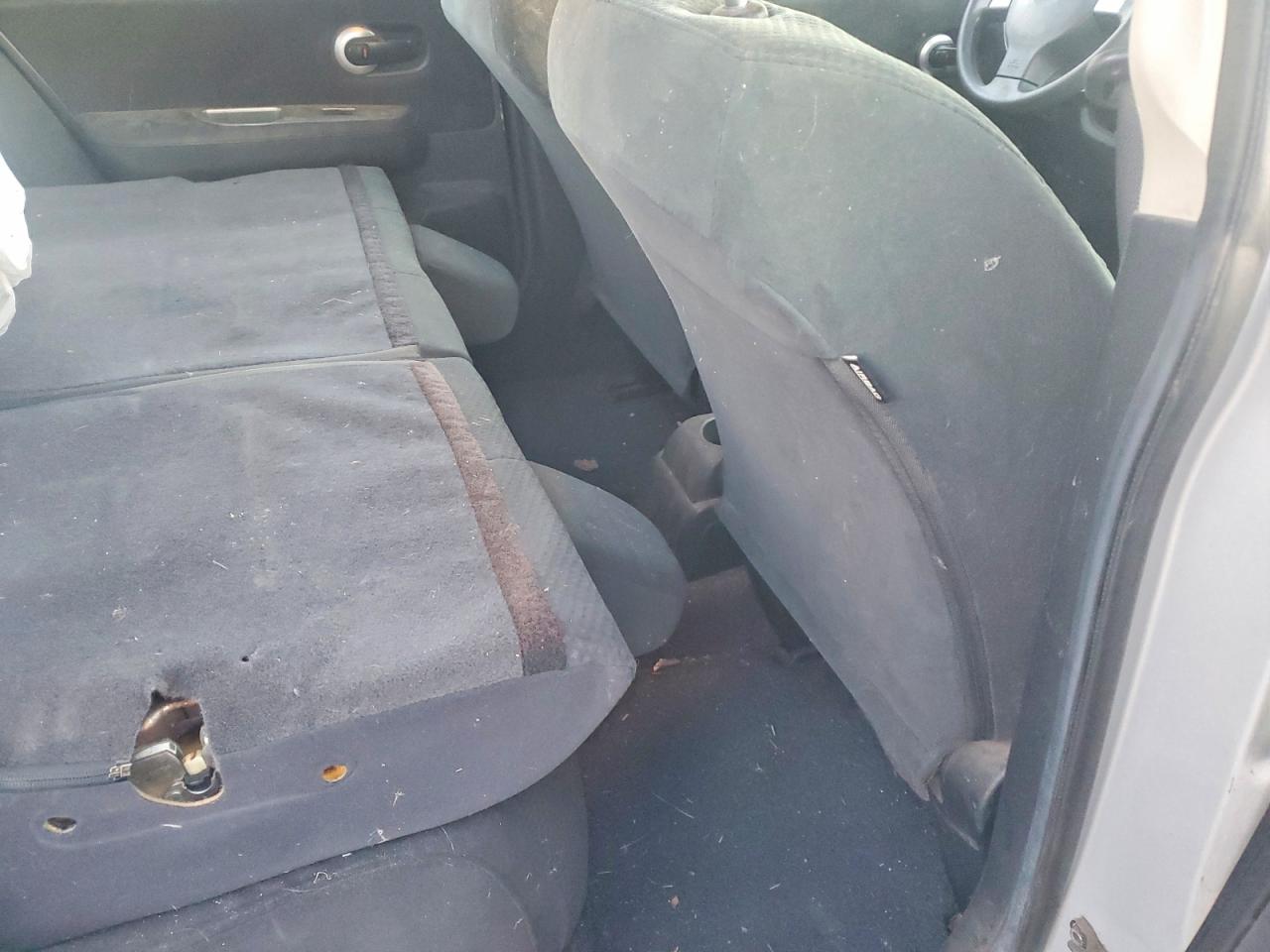 2012 NISSAN VERSA S photo 10