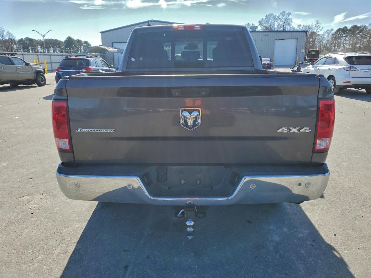 2015 RAM 1500 SLT photo 6