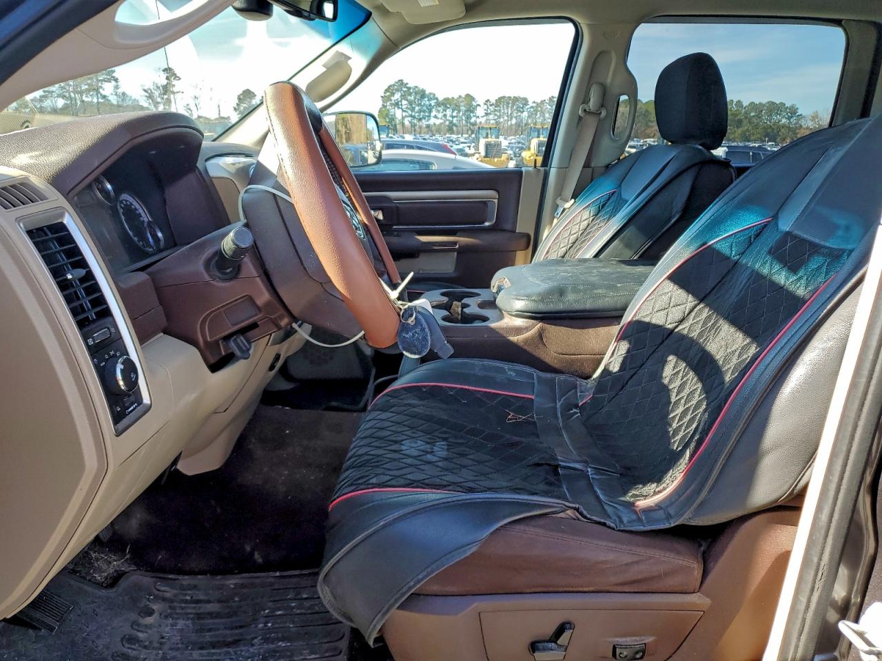 2015 RAM 1500 SLT photo 7