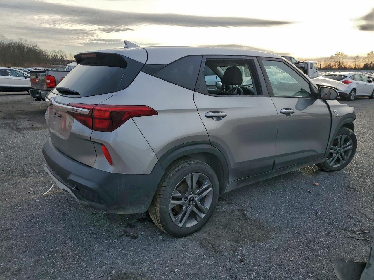 2021 KIA SELTOS LX photo 5