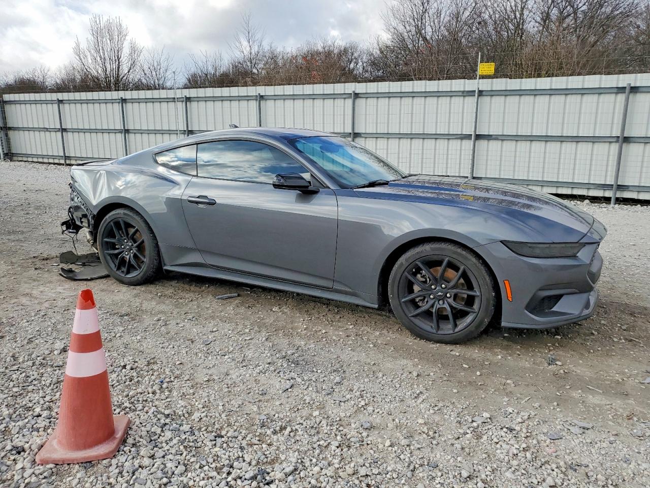 2024 FORD MUSTANG photo 4
