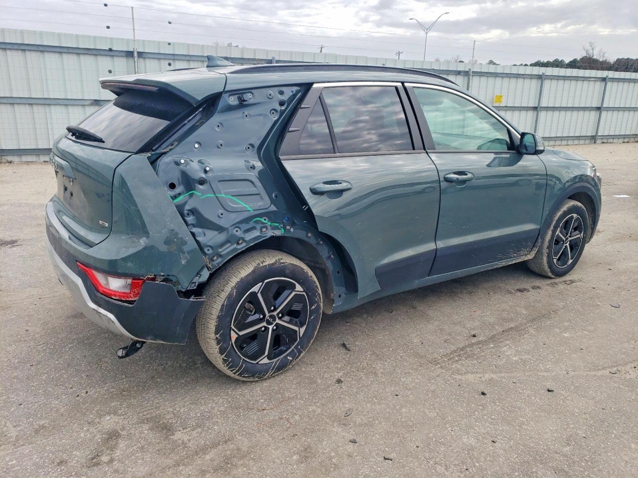 2023 KIA NIRO EX photo 3