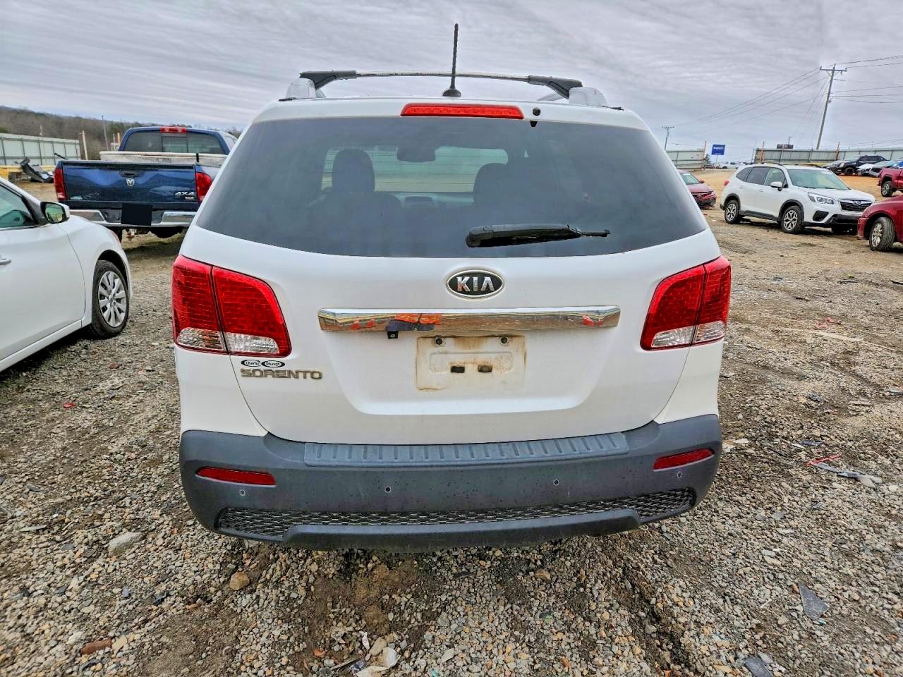 2011 KIA SORENTO BASE photo 6