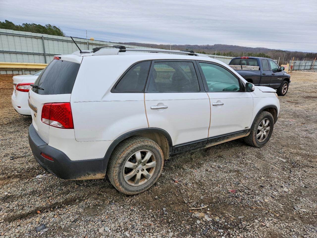 2011 KIA SORENTO BASE photo 3