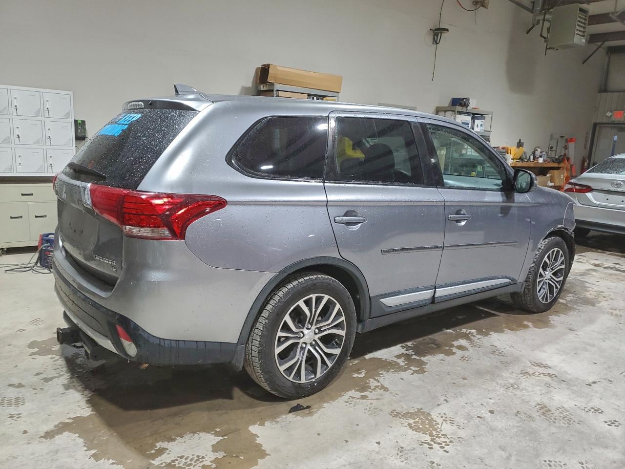 2017 MITSUBISHI OUTLANDER SE photo 5