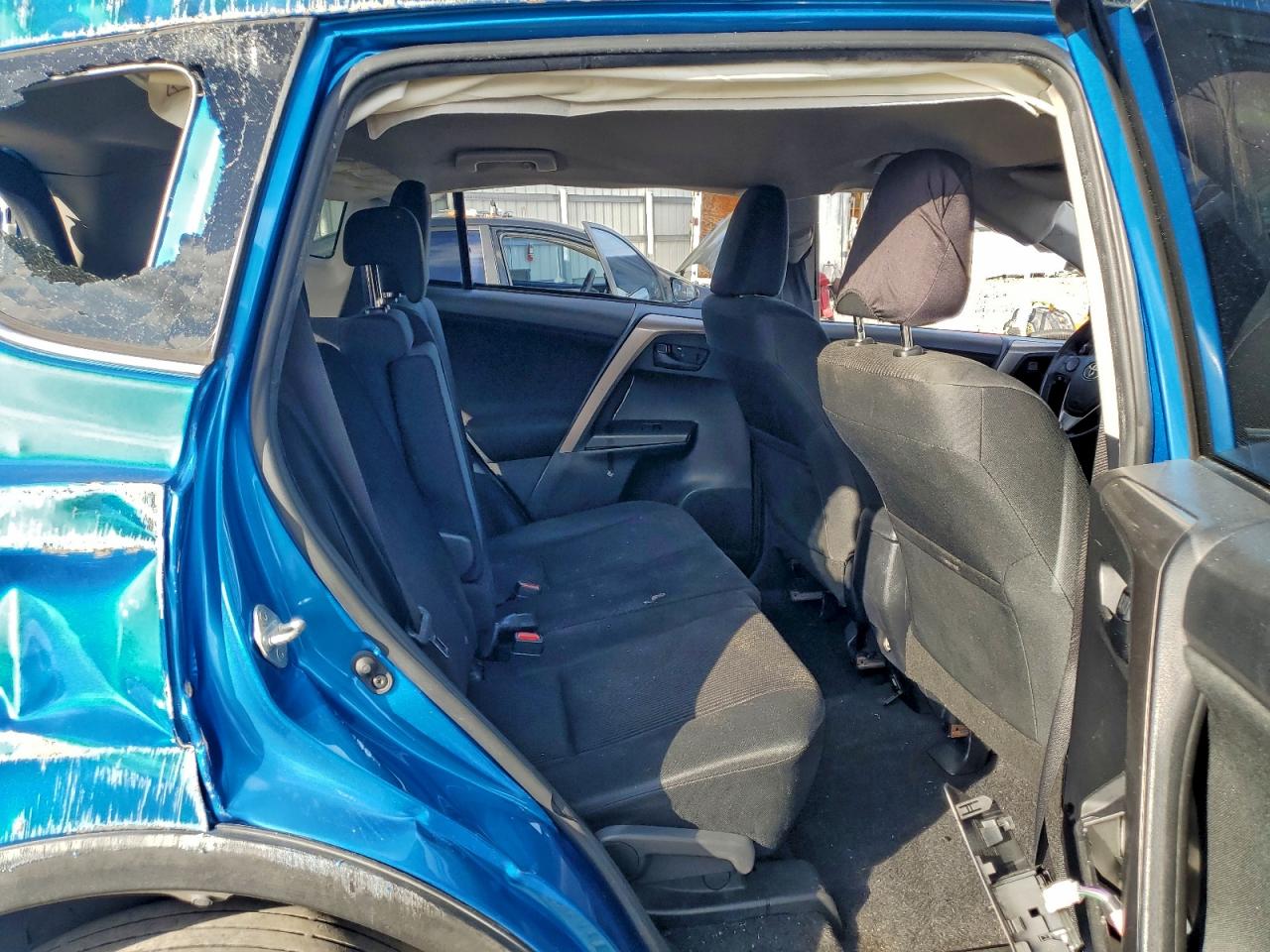 2018 TOYOTA RAV4 LE photo 11