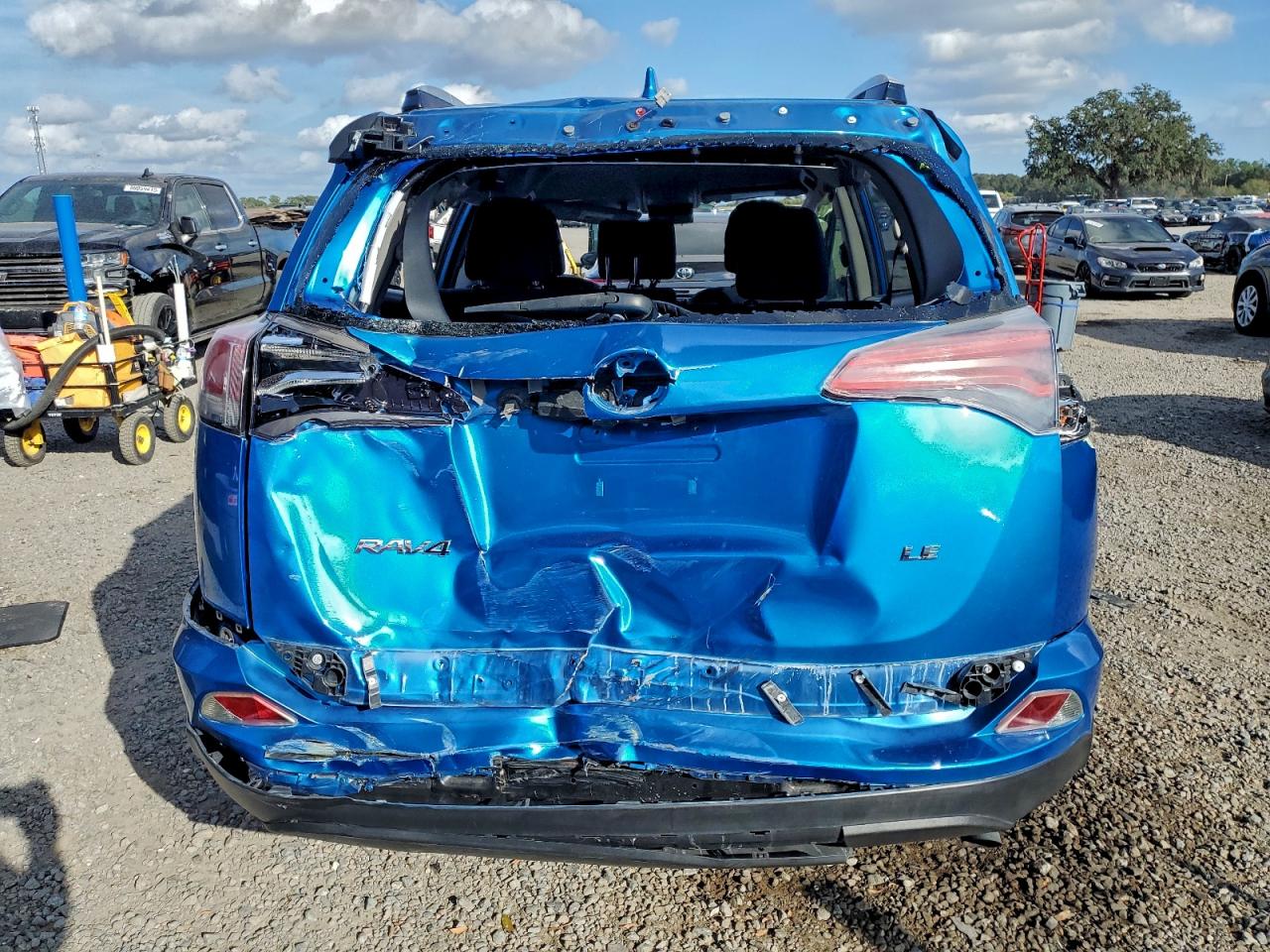 2018 TOYOTA RAV4 LE photo 6