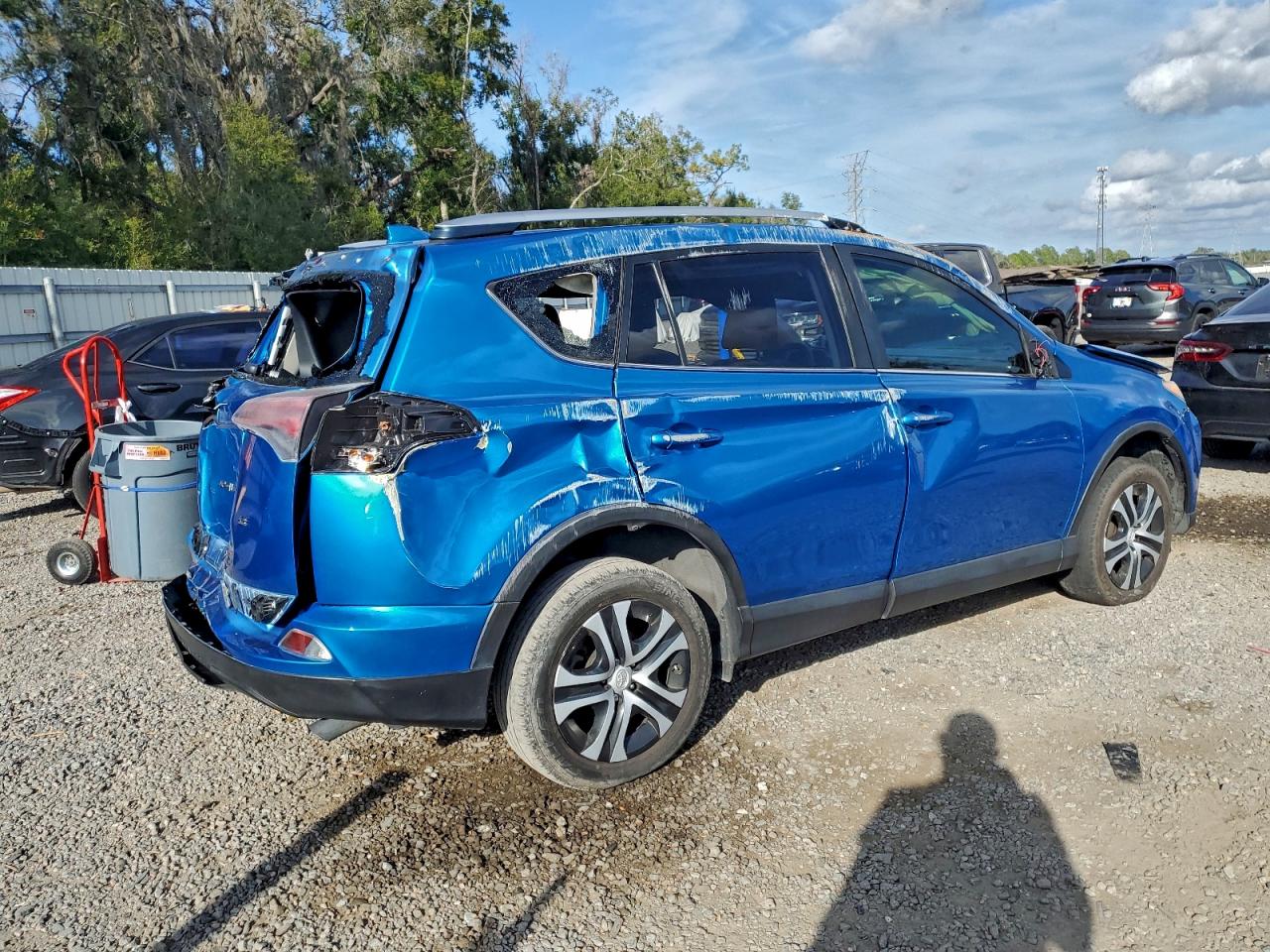 2018 TOYOTA RAV4 LE photo 3