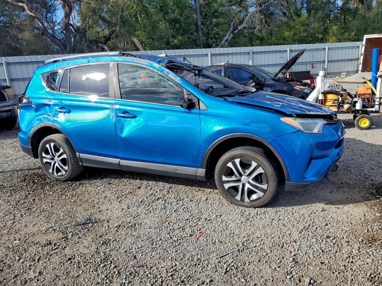 2018 TOYOTA RAV4 LE photo 4