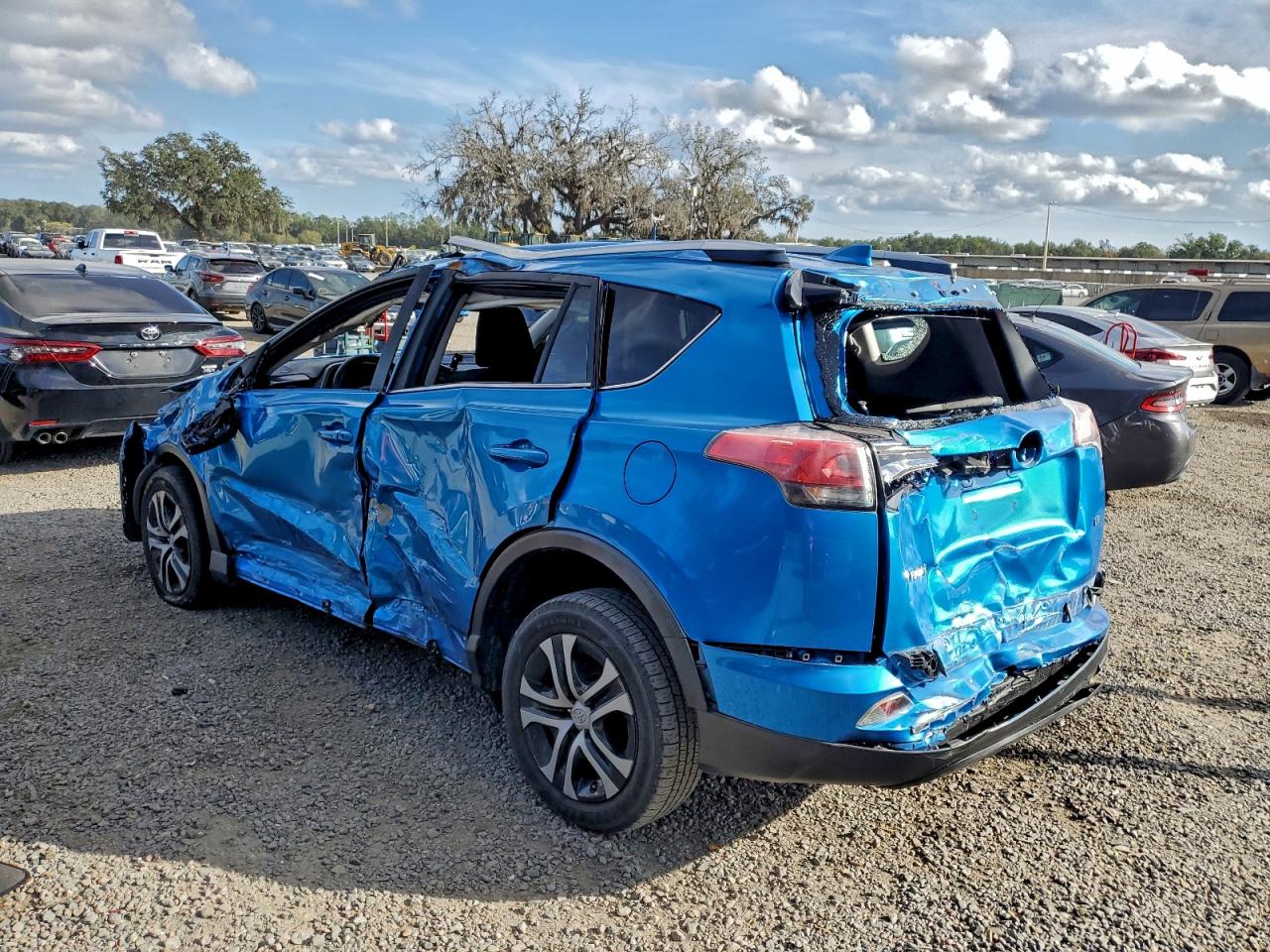 2018 TOYOTA RAV4 LE photo 2