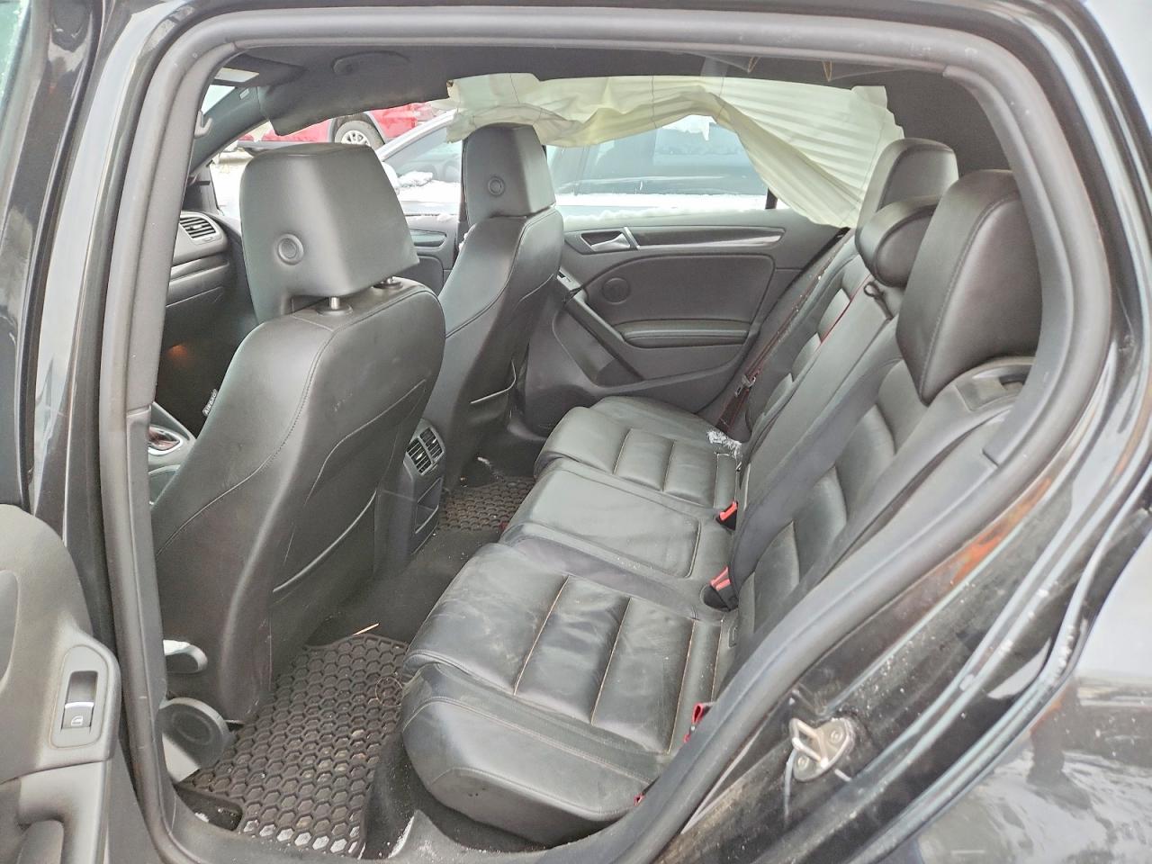 2013 VOLKSWAGEN GTI photo 10