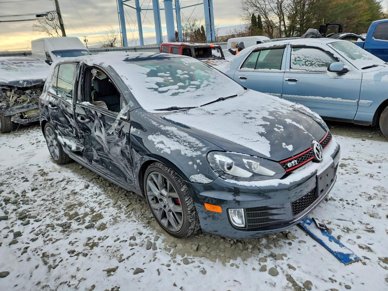 2013 VOLKSWAGEN GTI photo 4