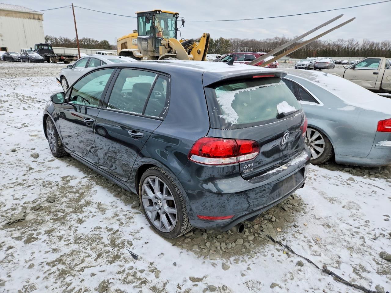 2013 VOLKSWAGEN GTI photo 2
