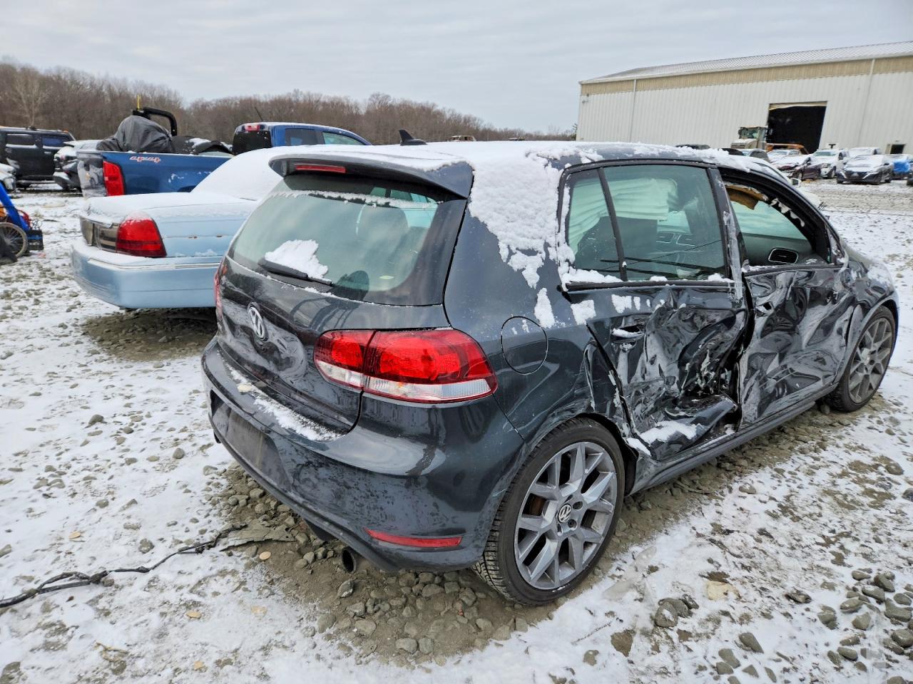 2013 VOLKSWAGEN GTI photo 3