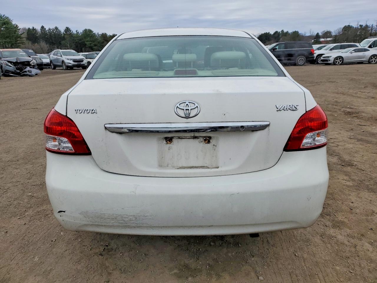 2010 TOYOTA YARIS photo 6