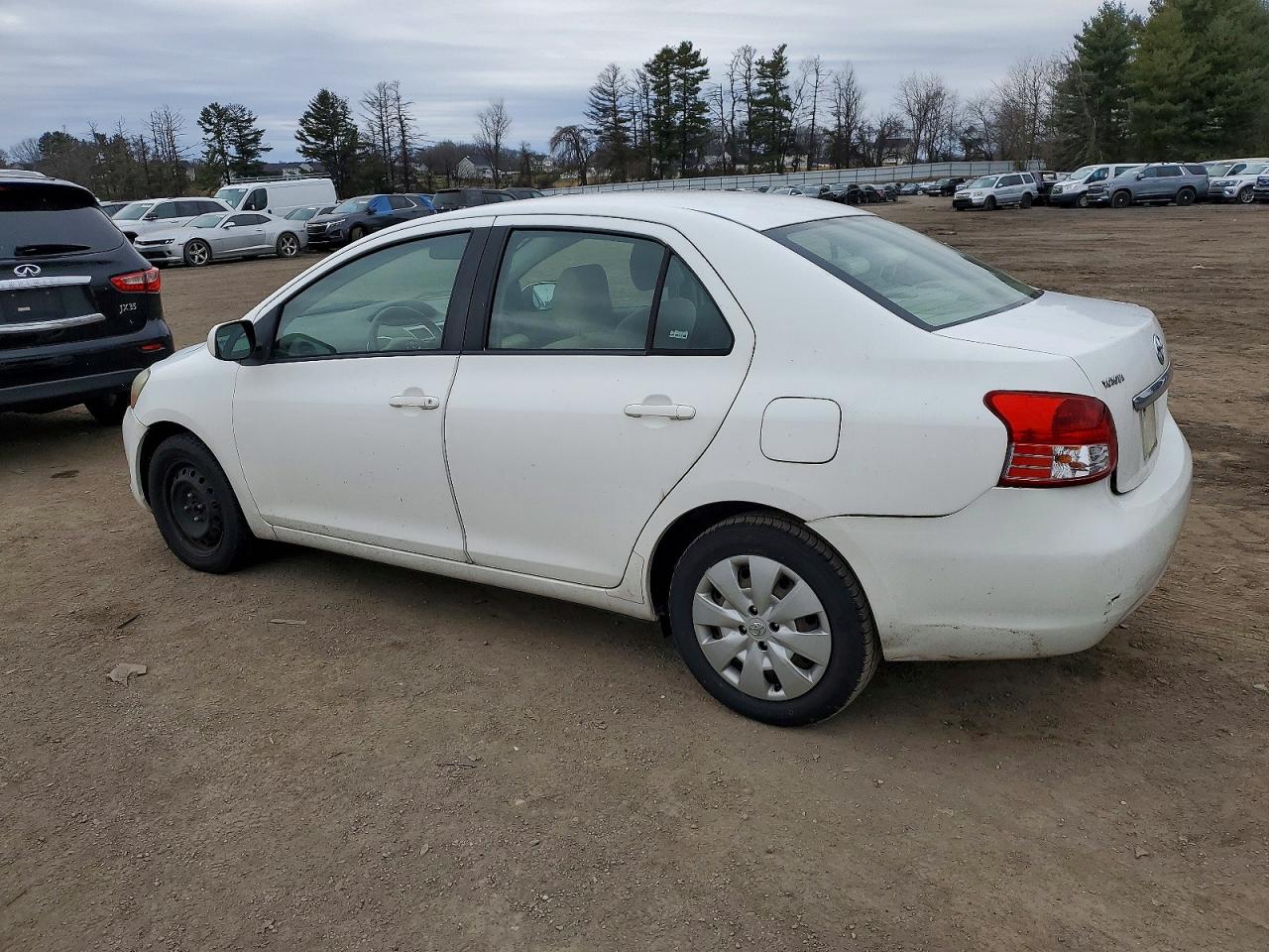 2010 TOYOTA YARIS photo 2