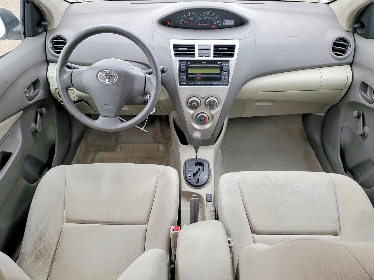 2010 TOYOTA YARIS photo 8