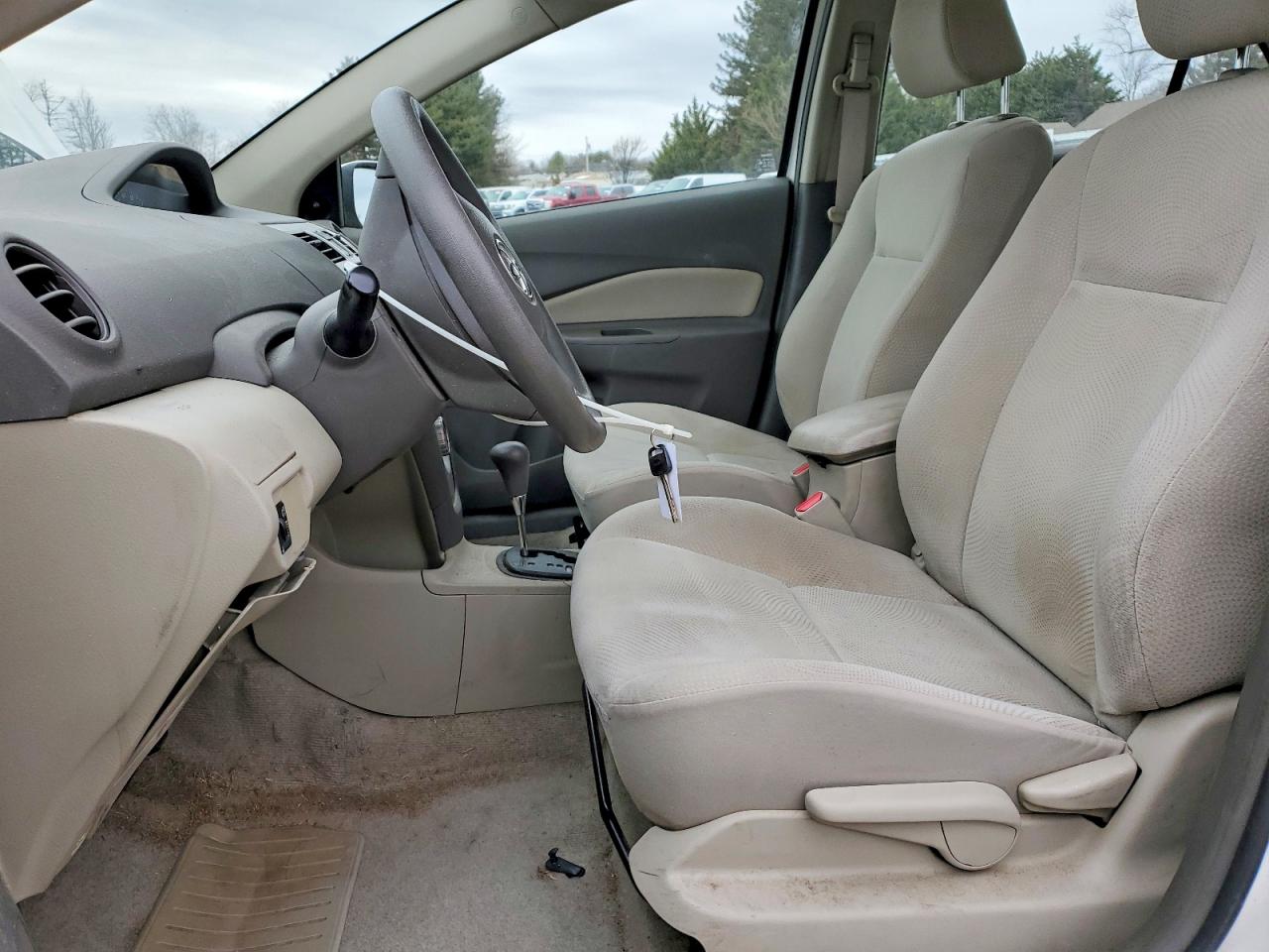 2010 TOYOTA YARIS photo 7