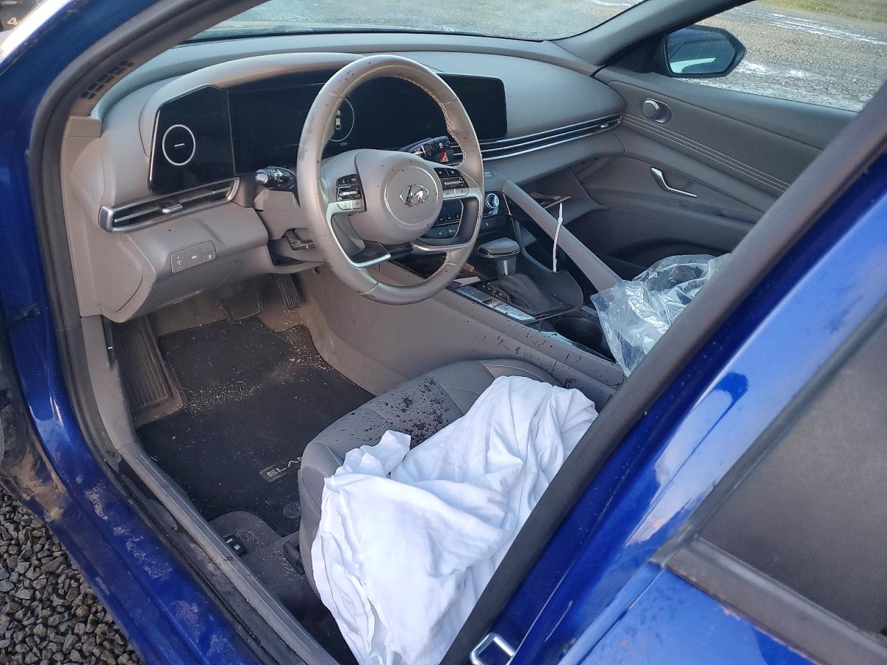 2023 HYUNDAI ELANTRA SEL photo 8