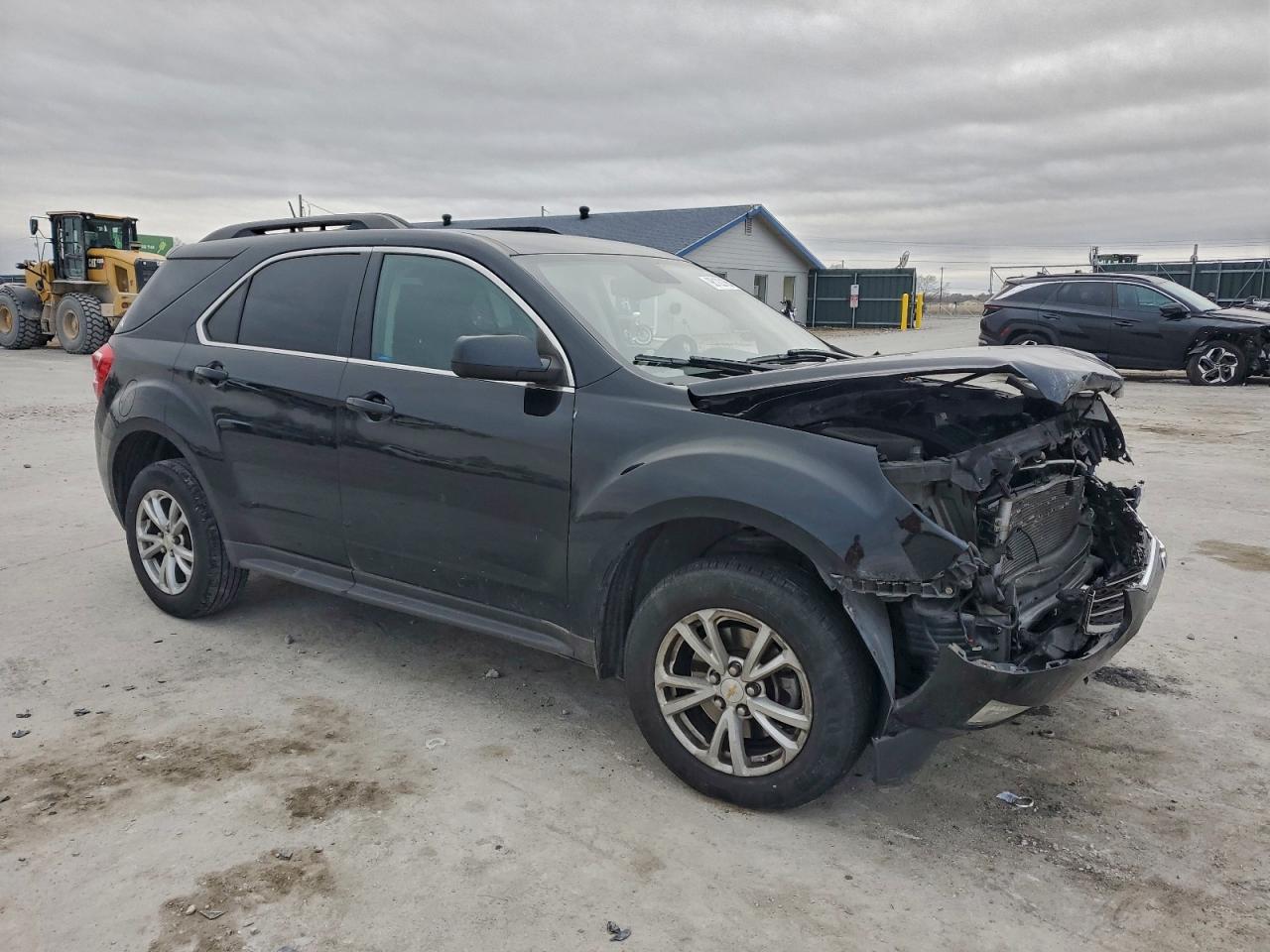 2017 CHEVROLET EQUINOX LT photo 4