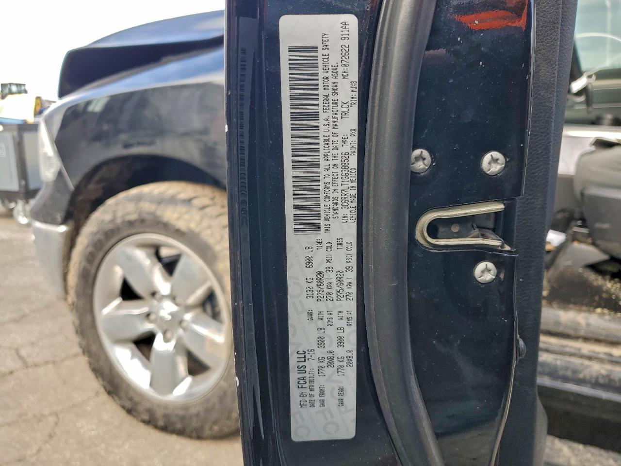 2016 RAM 1500 SLT photo 12