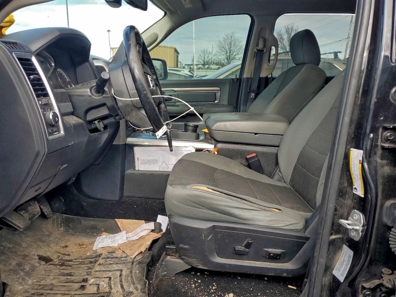 2016 RAM 1500 SLT photo 7
