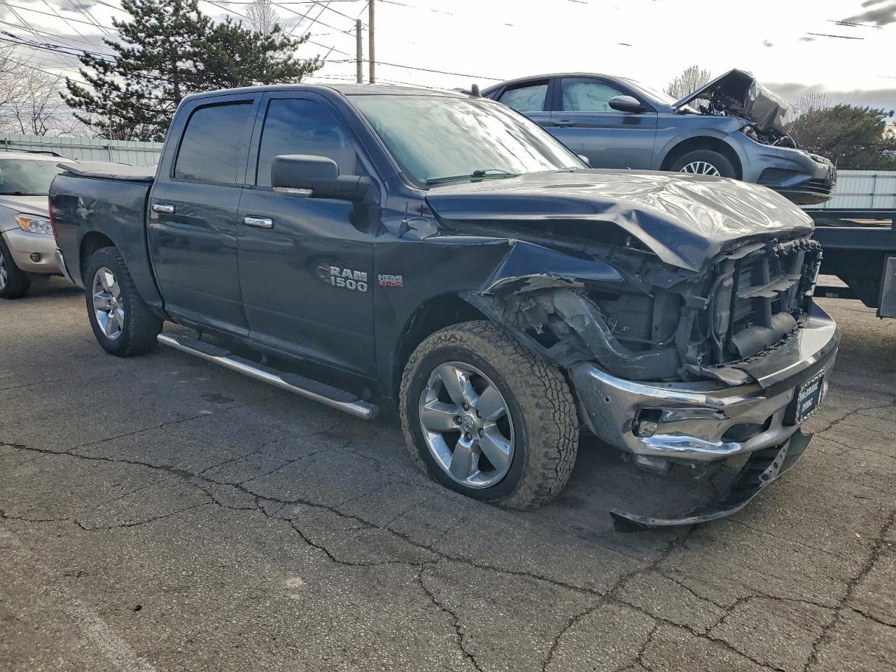 2016 RAM 1500 SLT photo 4
